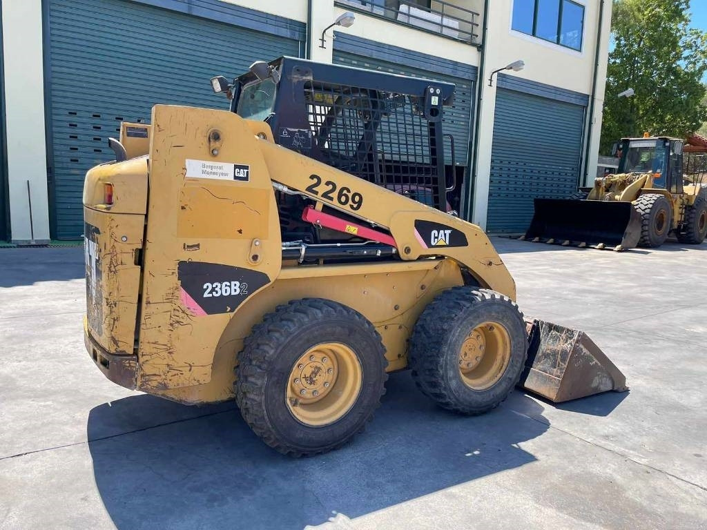 Mini pá carregadora CAT 236 B: foto 19