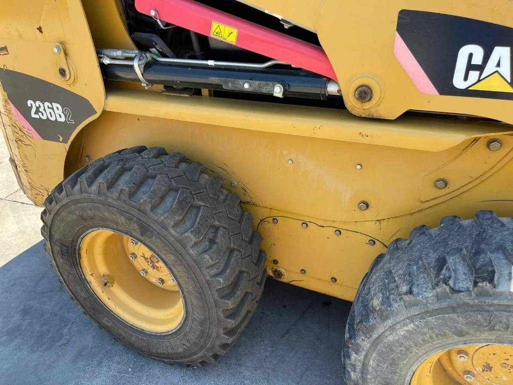 Mini pá carregadora CAT 236 B: foto 18
