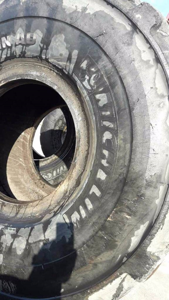 Michelin 29,5R25 X-SUPER TERRAIN /AD - Pneu: foto 4 Michelin 29,5R25 X-SUPER TERRAIN /AD - Pneu: foto 4