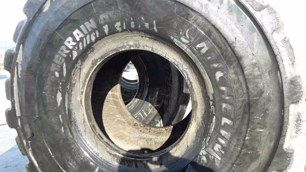 Michelin 29,5R25 X-SUPER TERRAIN /AD - Pneu: foto 2 Michelin 29,5R25 X-SUPER TERRAIN /AD - Pneu: foto 2