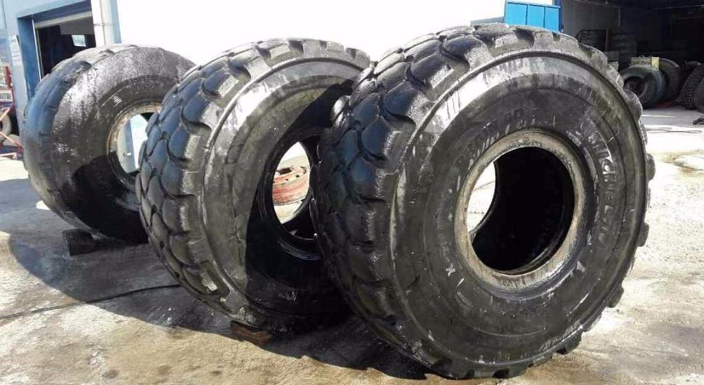 Michelin 29,5R25 X-SUPER TERRAIN /AD - Pneu: foto 1 Michelin 29,5R25 X-SUPER TERRAIN /AD - Pneu: foto 1