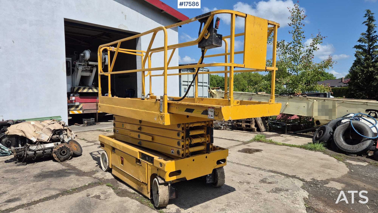 2007 Haulotte Compact 12 - Plataforma de Tijera/ Plataforma de tesoura: foto 1 2007 Haulotte Compact 12 - Plataforma de Tijera/ Plataforma de tesoura: foto 1