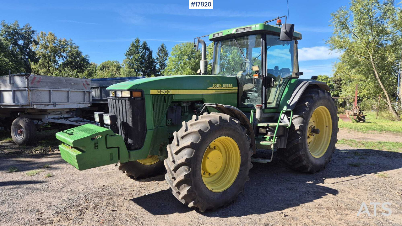 Agricultural tractor JOHN DEERE 8200 (1999) - Trator: foto 1 Agricultural tractor JOHN DEERE 8200 (1999) - Trator: foto 1