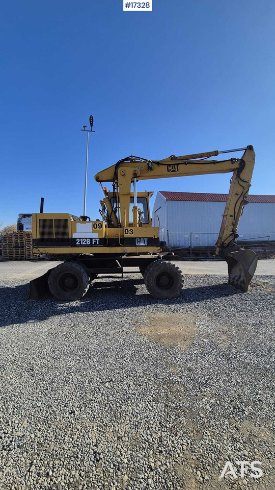 CATERPILLAR 212B FT wheeled excavator (1995) - Escavadeira de rodas: foto 5 CATERPILLAR 212B FT wheeled excavator (1995) - Escavadeira de rodas: foto 5