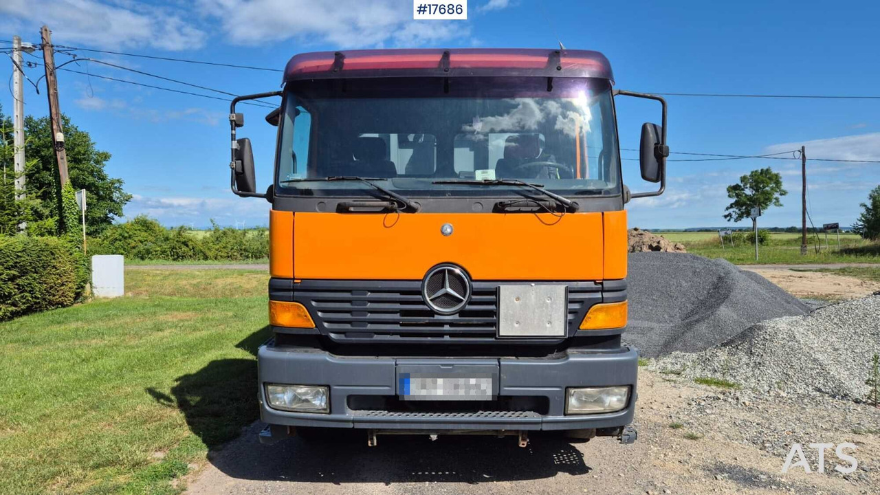 Mercedes-Benz 1828 hooklift (1999) two containers - Camião polibenne: foto 2 Mercedes-Benz 1828 hooklift (1999) two containers - Camião polibenne: foto 2