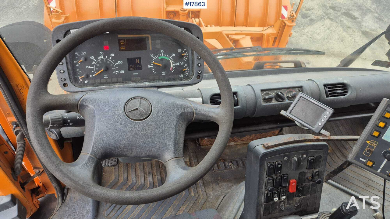 Veículo limpa-neves Płógopiaskarka Mercedes-Benz UNIMOG U300 (2001): foto 17