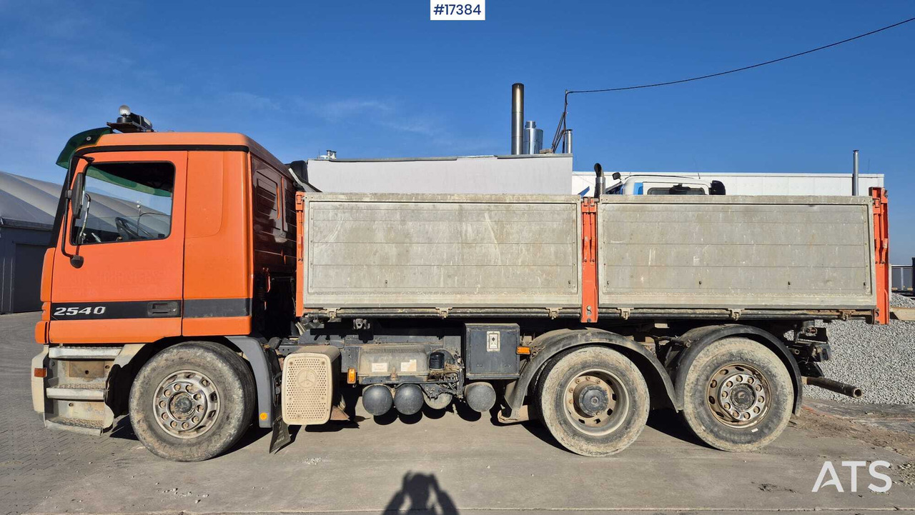 Three-axle tipper MERCEDES-BENZ ACTROS 2540 (1997) - Camião basculante: foto 4 Three-axle tipper MERCEDES-BENZ ACTROS 2540 (1997) - Camião basculante: foto 4