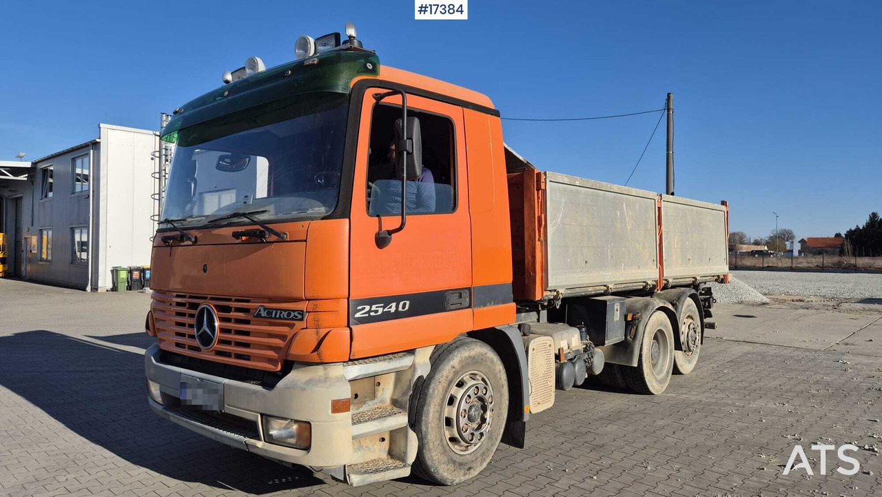 Three-axle tipper MERCEDES-BENZ ACTROS 2540 (1997) - Camião basculante: foto 1 Three-axle tipper MERCEDES-BENZ ACTROS 2540 (1997) - Camião basculante: foto 1
