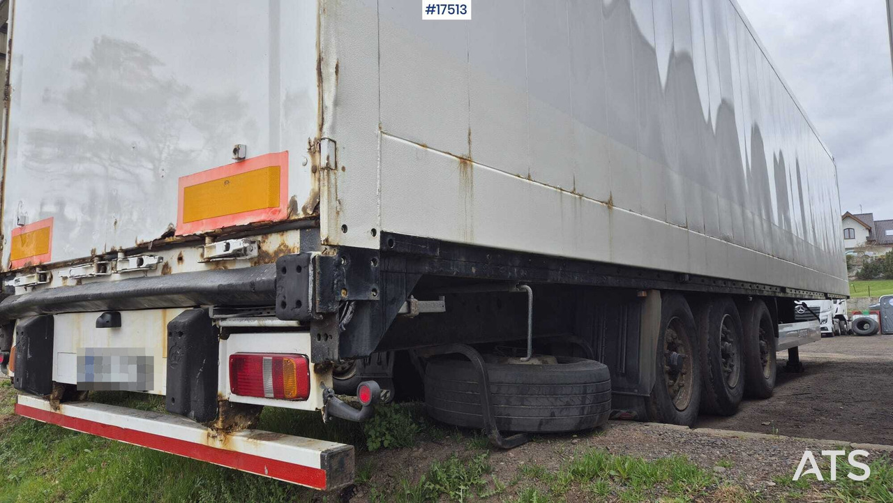 Truck semi-trailer, isothermal KRONE SD (2008) - Semi-reboque de lona: foto 5 Truck semi-trailer, isothermal KRONE SD (2008) - Semi-reboque de lona: foto 5