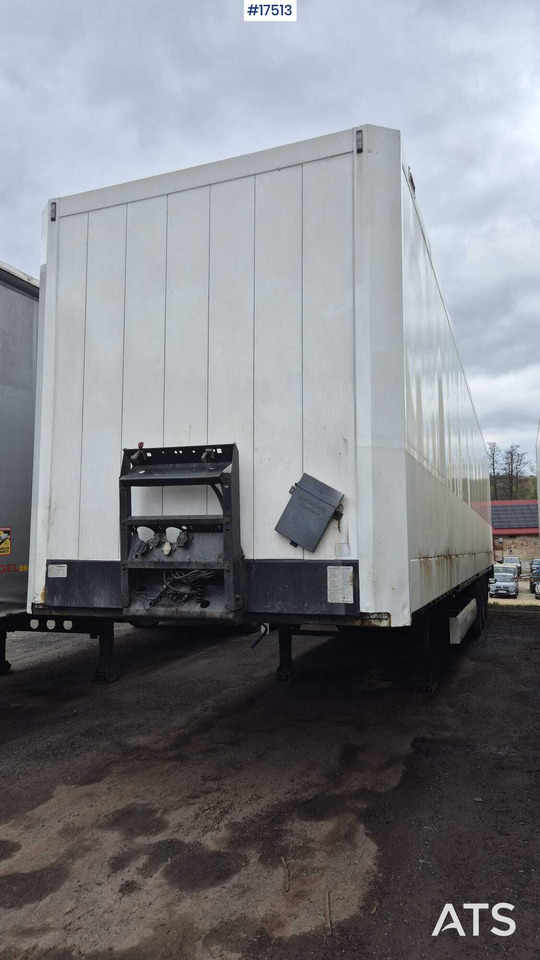 Truck semi-trailer, isothermal KRONE SD (2008) - Semi-reboque de lona: foto 1 Truck semi-trailer, isothermal KRONE SD (2008) - Semi-reboque de lona: foto 1