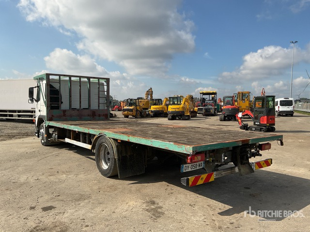 2002 Volvo FM42X6A4 4x2 Sleeper Flatbed Truck - Camião de caixa aberta/ Plataforma: foto 1 2002 Volvo FM42X6A4 4x2 Sleeper Flatbed Truck - Camião de caixa aberta/ Plataforma: foto 1