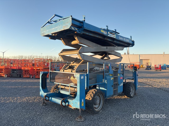 2013 Genie GS-3390 4x4 Diesel Scissor Lift - Plataforma de Tijera/ Plataforma de tesoura: foto 4 2013 Genie GS-3390 4x4 Diesel Scissor Lift - Plataforma de Tijera/ Plataforma de tesoura: foto 4