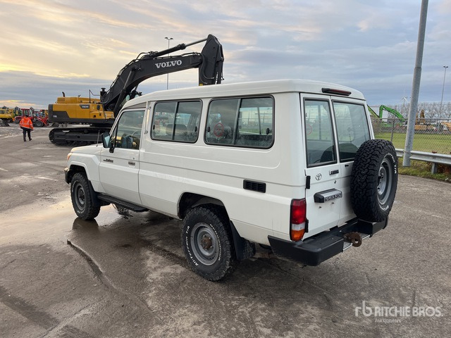 2018 Toyota Land Cruiser 4WD SUV - SUV: foto 2 2018 Toyota Land Cruiser 4WD SUV - SUV: foto 2