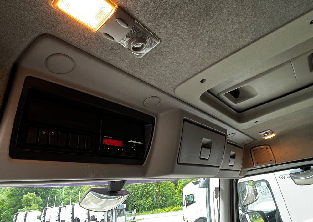 Renault Kerax 380 EEV // Skrzynia Burtowa // HIAB XS166 Hipro + Radio // Zwolnice // // - Camião de caixa aberta/ Plataforma, Camião grua: foto 4 Renault Kerax 380 EEV // Skrzynia Burtowa // HIAB XS166 Hipro + Radio // Zwolnice // // - Camião de caixa aberta/ Plataforma, Camião grua: foto 4