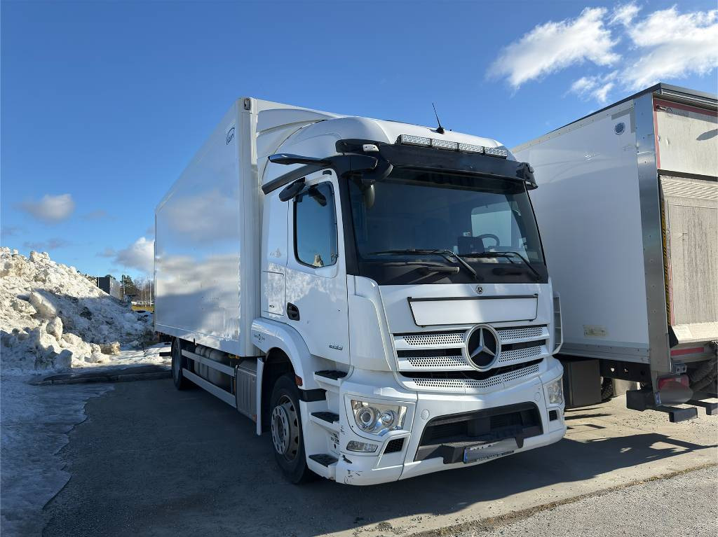 Camião furgão Mercedes-Benz Actros 1833: foto 1