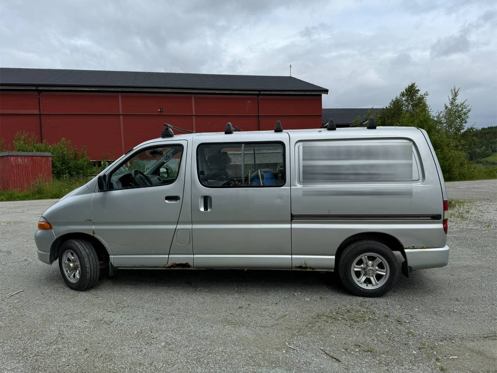 Toyota Hiace 4x4 - Furgão: foto 2 Toyota Hiace 4x4 - Furgão: foto 2