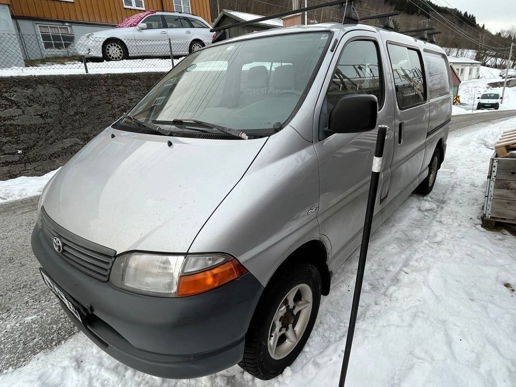 Toyota Hiace 4x4 kombi 6 seat - Carrinha cabine dupla: foto 2 Toyota Hiace 4x4 kombi 6 seat - Carrinha cabine dupla: foto 2