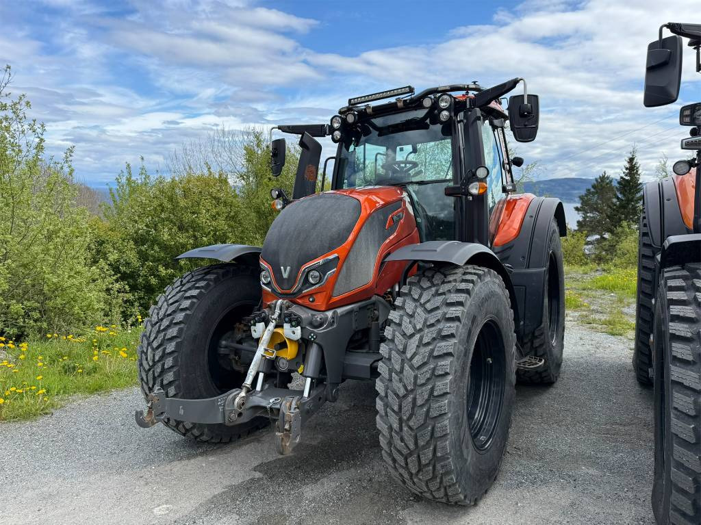 Valtra N175 V inkl. Noremat armklipper kantslåttløsning - Trator: foto 2 Valtra N175 V inkl. Noremat armklipper kantslåttløsning - Trator: foto 2