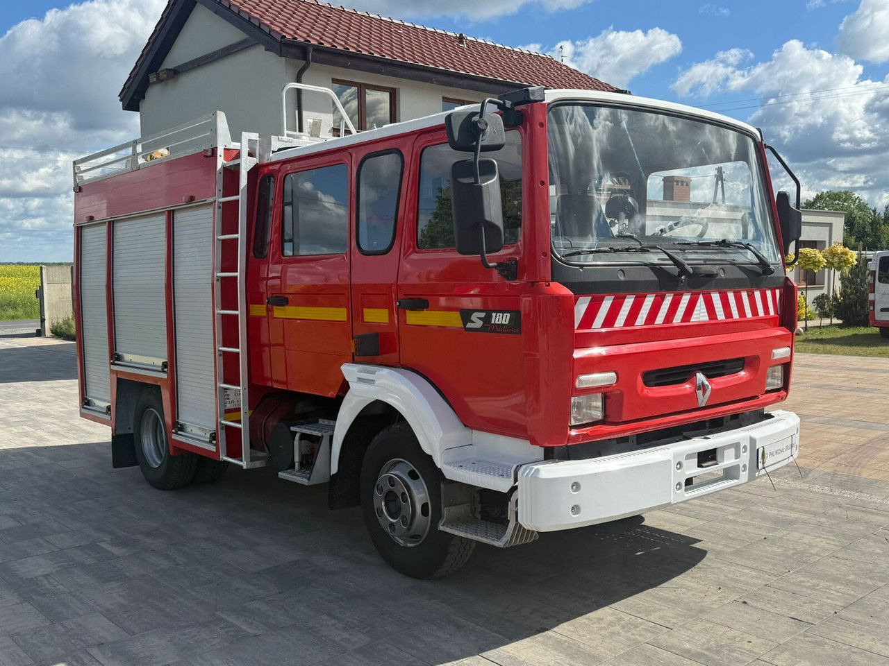 Renault Midliner 180 S180 - Carro de bombeiro: foto 1 Renault Midliner 180 S180 - Carro de bombeiro: foto 1