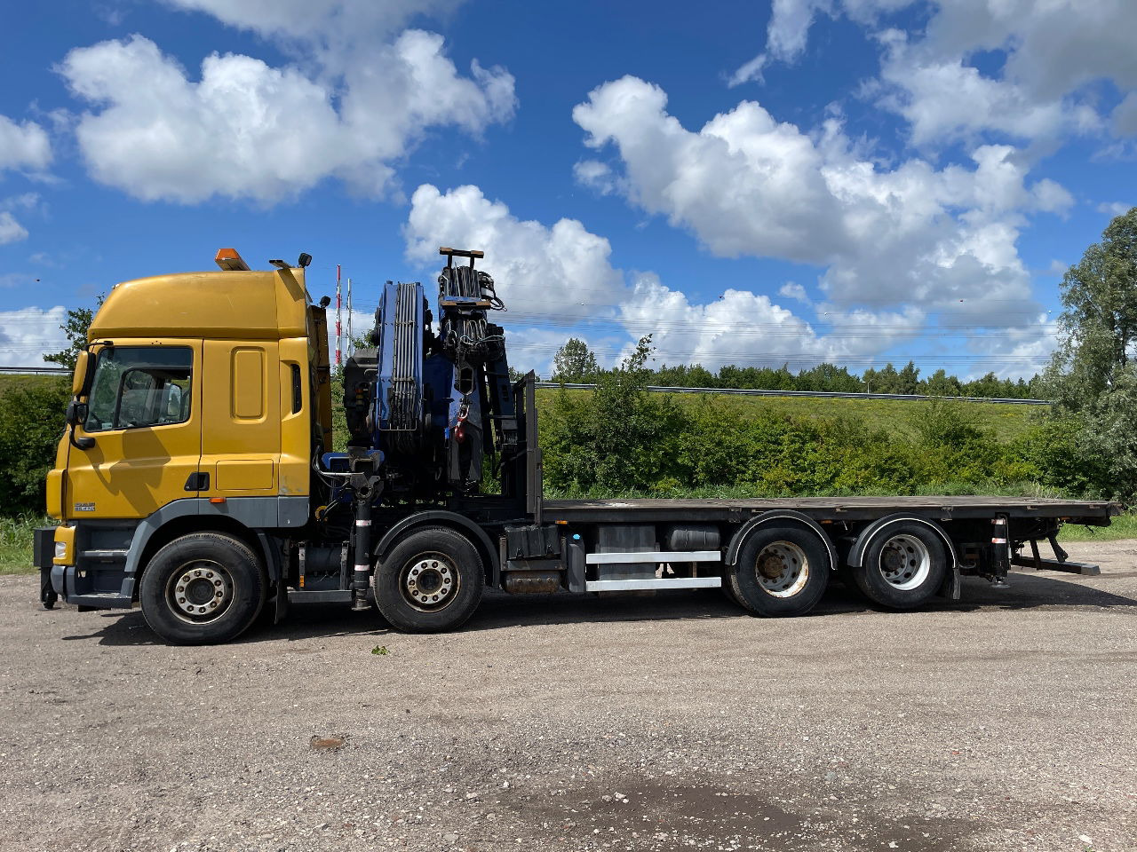 DAF CF 85.410 PM 80 crane laadkraan met jib en frontstempels - Camião grua: foto 4 DAF CF 85.410 PM 80 crane laadkraan met jib en frontstempels - Camião grua: foto 4