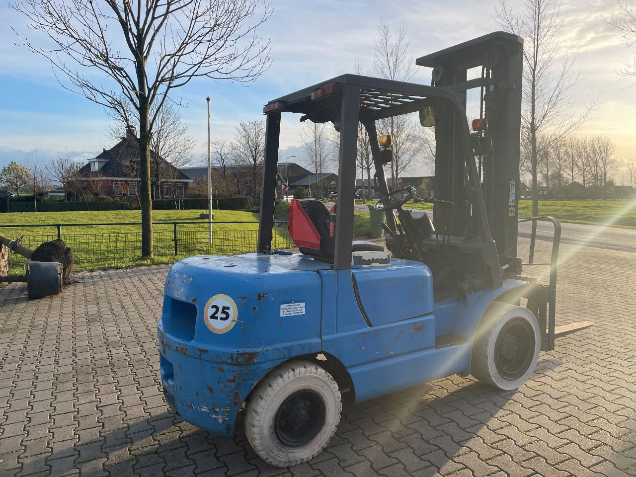 Nissan 3.5 tons diesel heftruck triplo 5.50m Hefhoogte 2000 uur - Empilhadeira: foto 3 Nissan 3.5 tons diesel heftruck triplo 5.50m Hefhoogte 2000 uur - Empilhadeira: foto 3