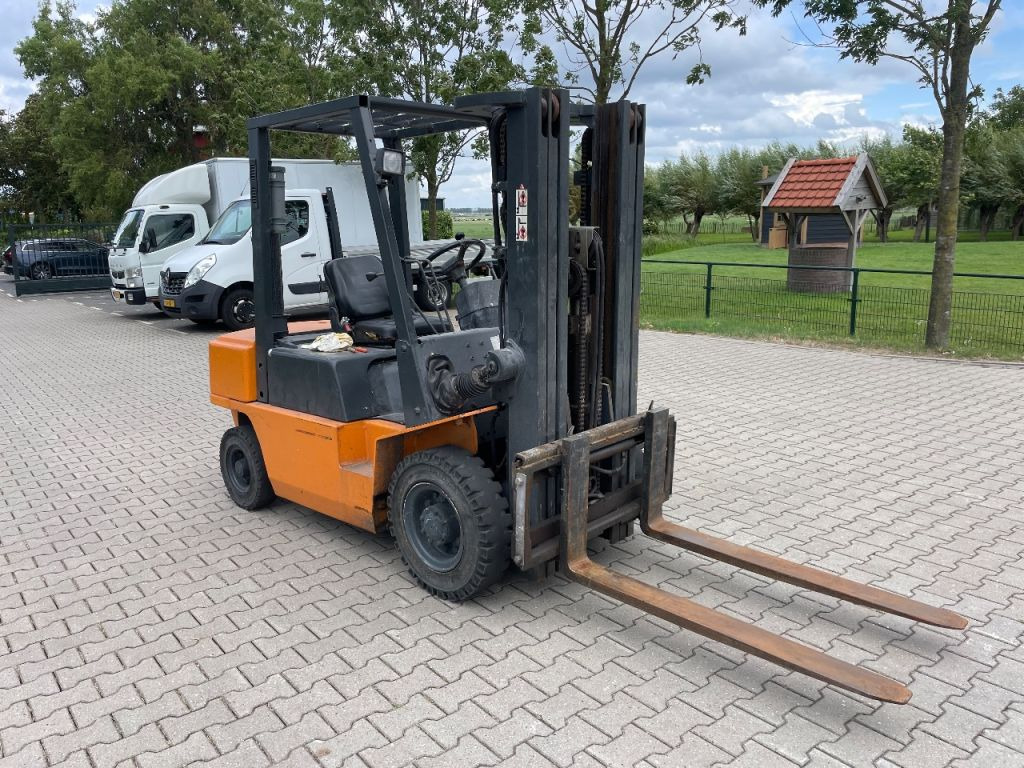 Nissan FJ02A25U 2.5 ton diesel triplo freelift heftruck - Empilhadeira: foto 4 Nissan FJ02A25U 2.5 ton diesel triplo freelift heftruck - Empilhadeira: foto 4