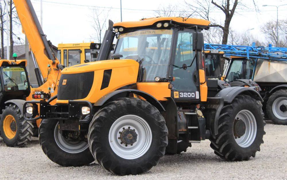 JCB FASTRAC 3200 | MANUAL | 200KM - Trator: foto 1 JCB FASTRAC 3200 | MANUAL | 200KM - Trator: foto 1