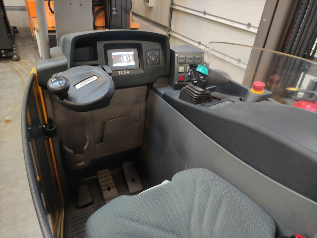 Jungheinrich ETV 216 - Empilhador retráctil: foto 5 Jungheinrich ETV 216 - Empilhador retráctil: foto 5