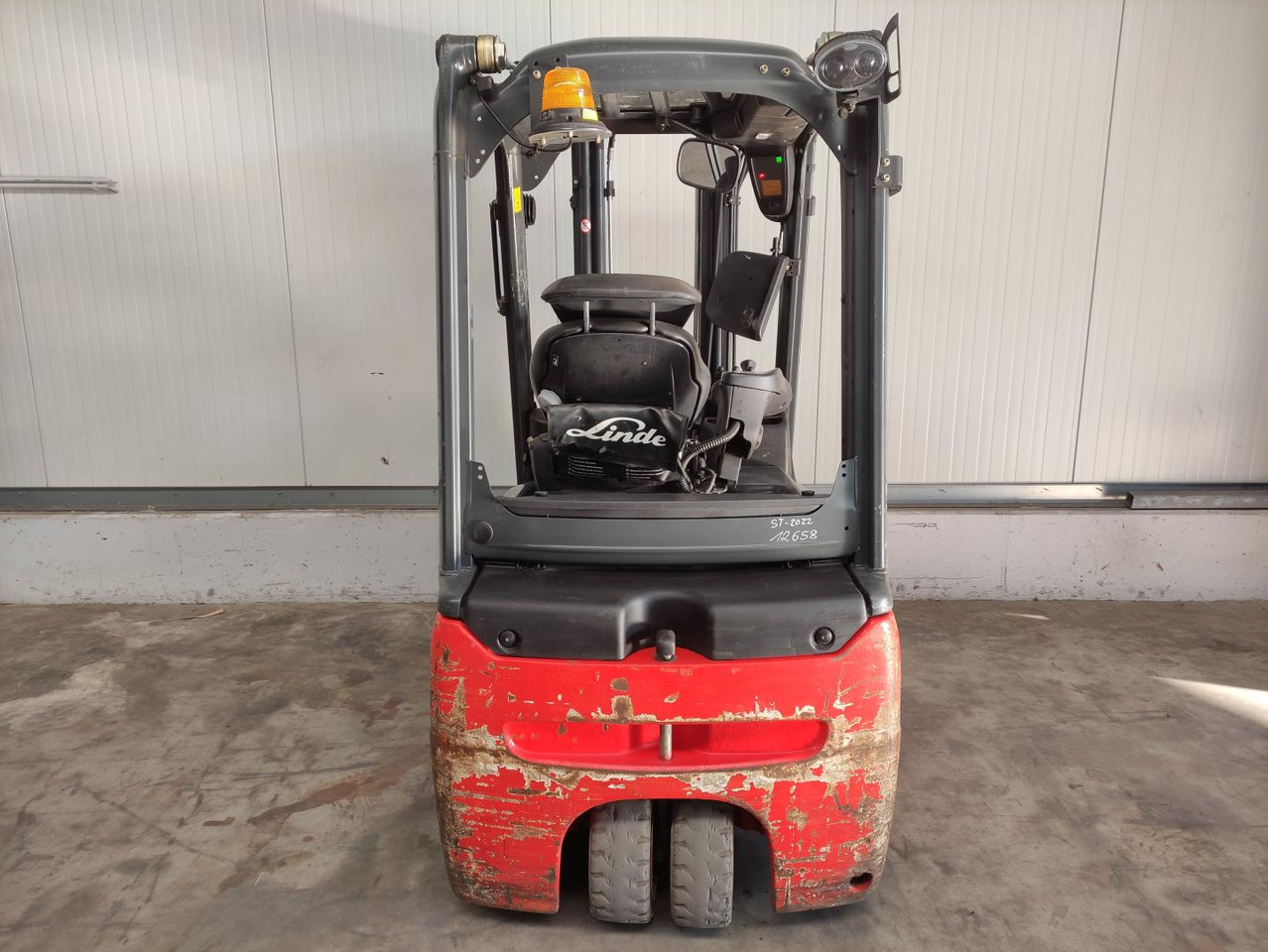 Linde E18L-02-386 - Empilhadeira elétrica: foto 4 Linde E18L-02-386 - Empilhadeira elétrica: foto 4