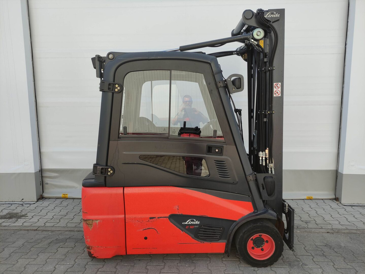Linde E18L-02-386 - Empilhadeira elétrica: foto 2 Linde E18L-02-386 - Empilhadeira elétrica: foto 2