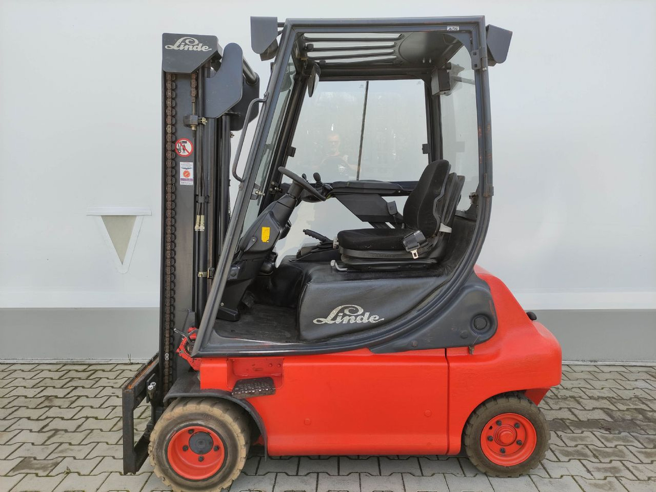 Linde E20-335 - Empilhadeira elétrica: foto 1 Linde E20-335 - Empilhadeira elétrica: foto 1