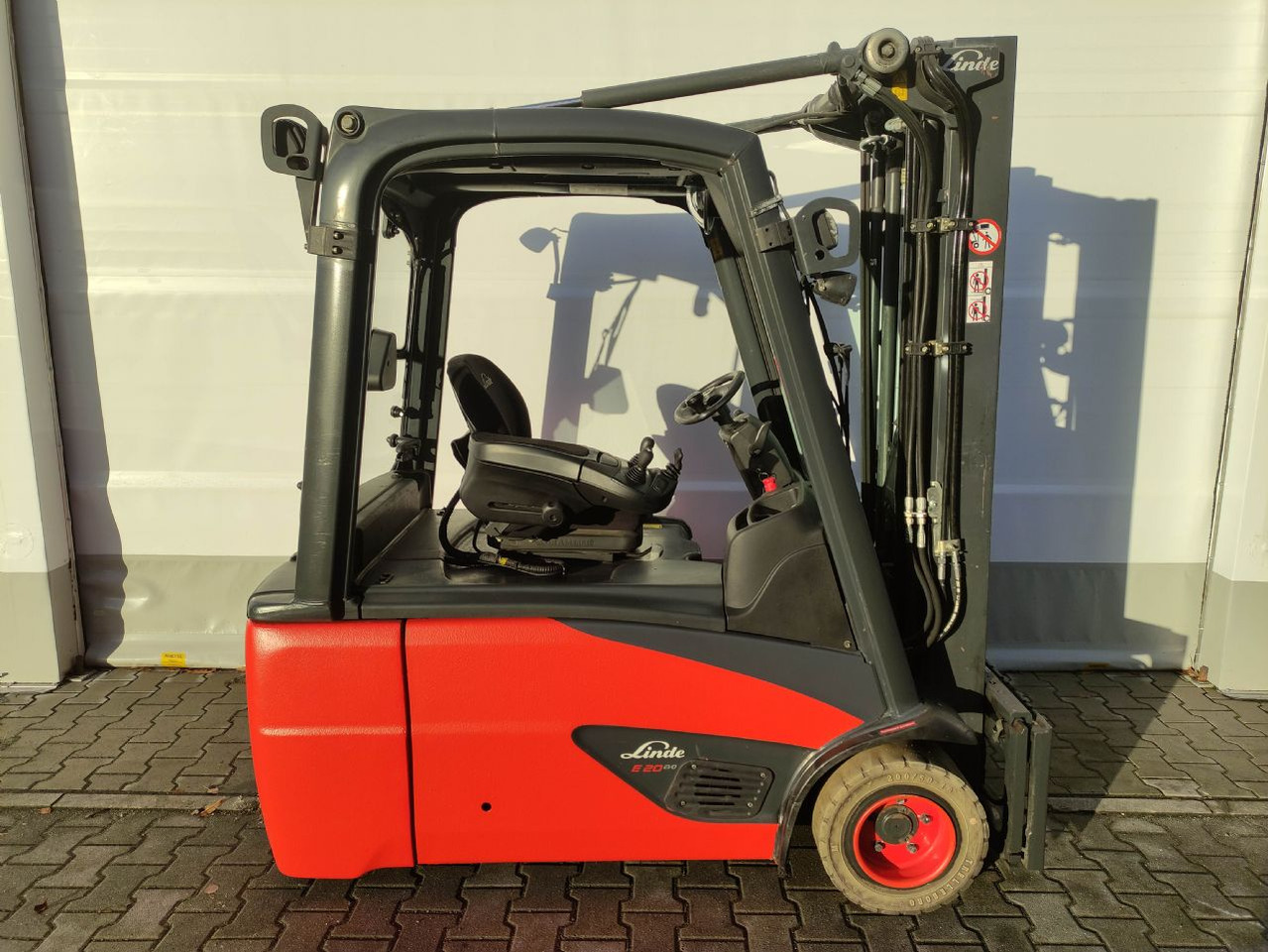 Linde E20L-02-386 - Empilhadeira elétrica: foto 2 Linde E20L-02-386 - Empilhadeira elétrica: foto 2