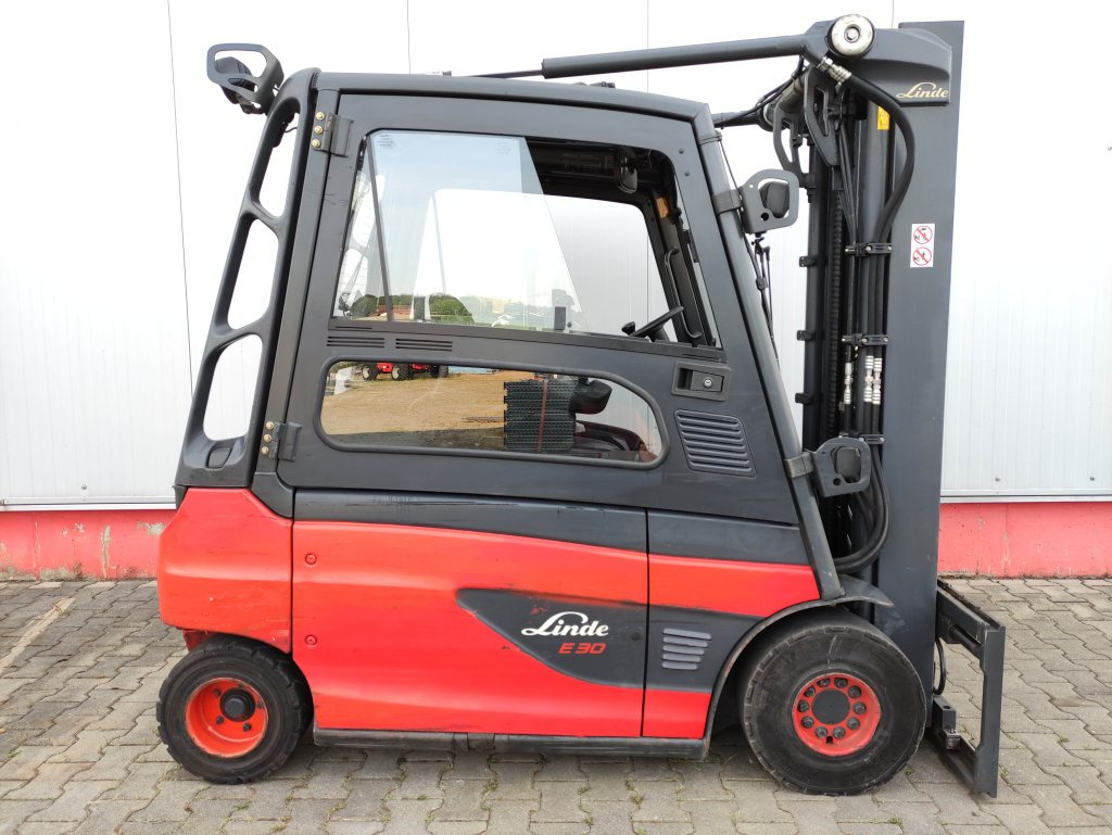Linde E30L-01-387 - Empilhadeira elétrica: foto 2 Linde E30L-01-387 - Empilhadeira elétrica: foto 2