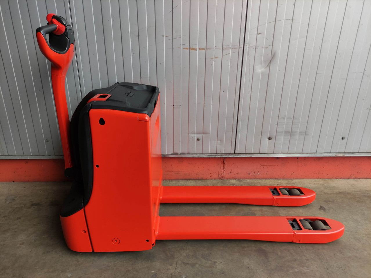 Linde T18-1152 (LACK NEU) - Porta-palete: foto 2 Linde T18-1152 (LACK NEU) - Porta-palete: foto 2