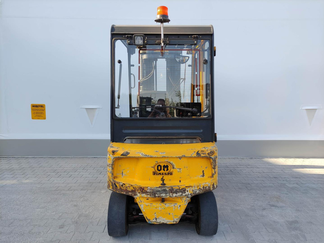 OM-Pimespo XE40 - Empilhadeira elétrica: foto 4 OM-Pimespo XE40 - Empilhadeira elétrica: foto 4