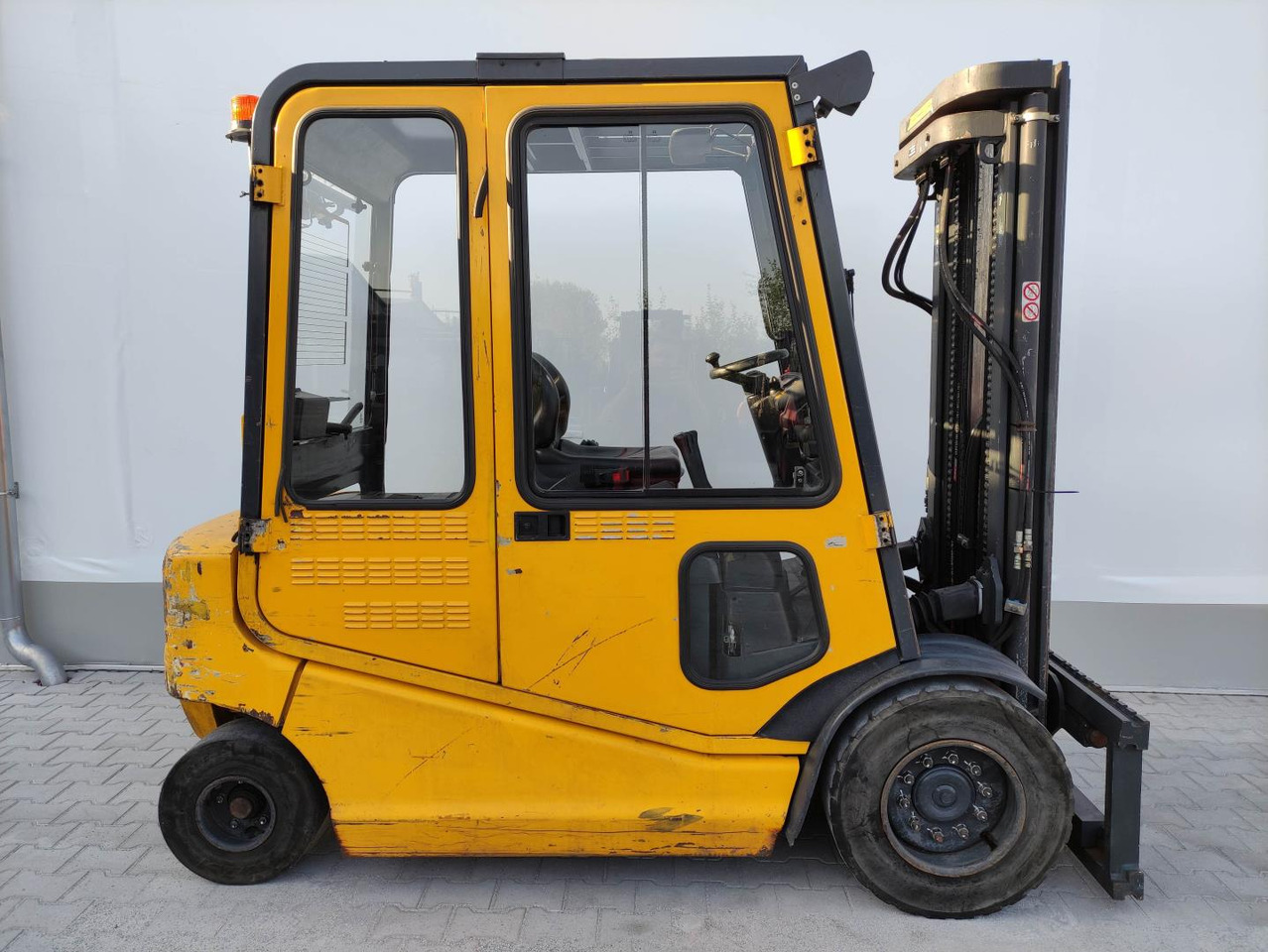 OM-Pimespo XE40 - Empilhadeira elétrica: foto 2 OM-Pimespo XE40 - Empilhadeira elétrica: foto 2