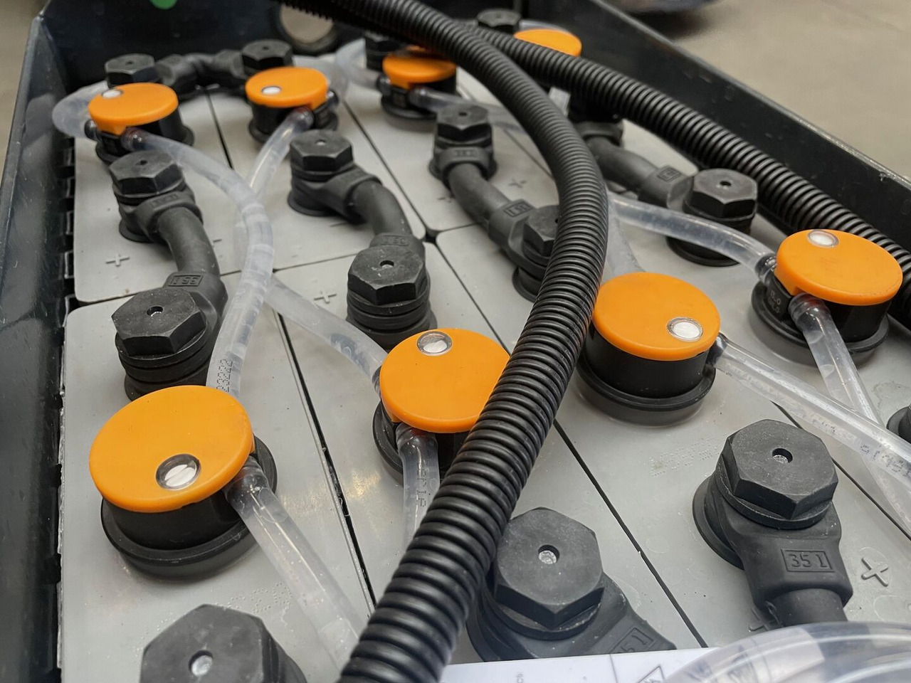 Sunlight I 24 Volt I 3 PzS 375 - Bateria automotiva por Equipamento de movimentação: foto 3 Sunlight I 24 Volt I 3 PzS 375 - Bateria automotiva por Equipamento de movimentação: foto 3