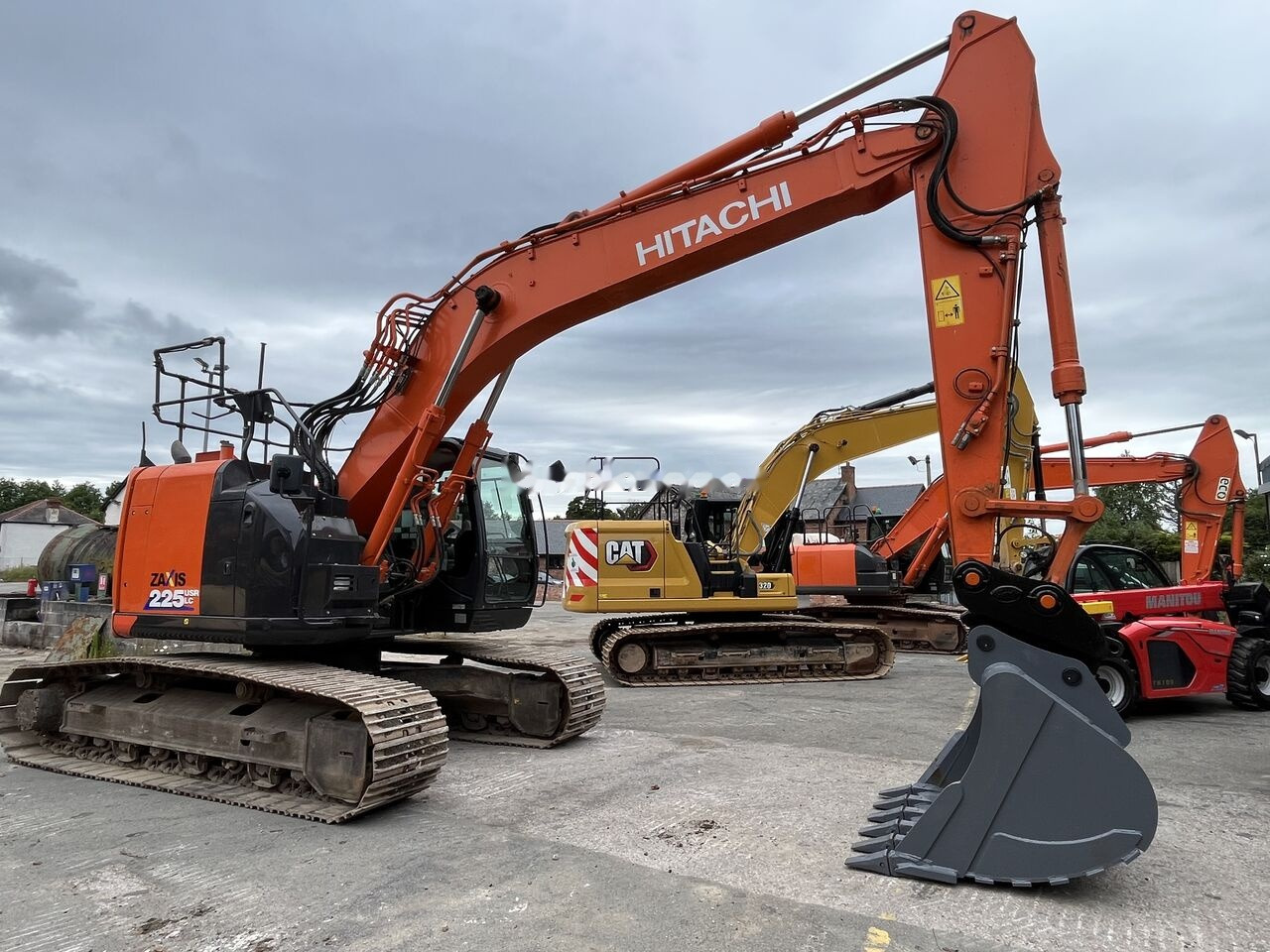 Hitachi ZX225 - Escavadora de rastos: foto 2 Hitachi ZX225 - Escavadora de rastos: foto 2