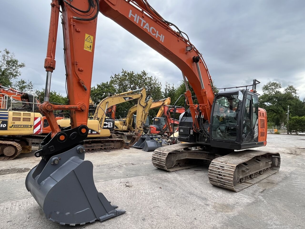 Hitachi ZX225 - Escavadora de rastos: foto 3 Hitachi ZX225 - Escavadora de rastos: foto 3