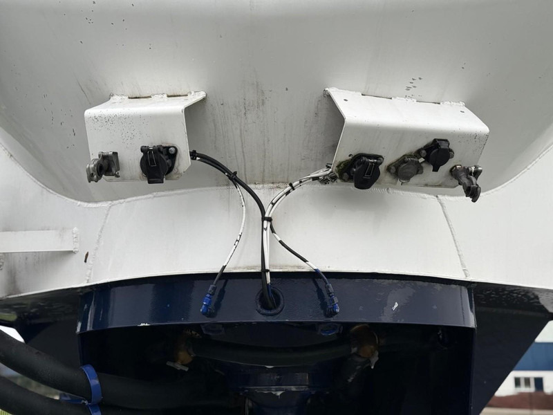 Feldbinder EUT 59.3 59.3 KUUB, 4 VAKKEN, DRIE KEER TIEN TONS ASSEN, STUURAS. - Semirreboque tanque: foto 5 Feldbinder EUT 59.3 59.3 KUUB, 4 VAKKEN, DRIE KEER TIEN TONS ASSEN, STUURAS. - Semirreboque tanque: foto 5