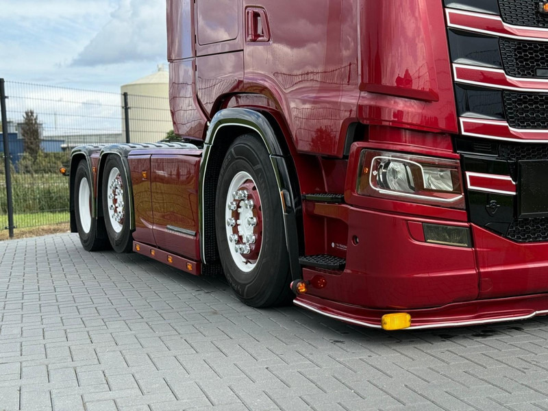 Scania S580 V8 NGS SHOWTRUCK, VOLLUCHT, RETARDER, LEER, GESTUURD. - Tractor: foto 3 Scania S580 V8 NGS SHOWTRUCK, VOLLUCHT, RETARDER, LEER, GESTUURD. - Tractor: foto 3