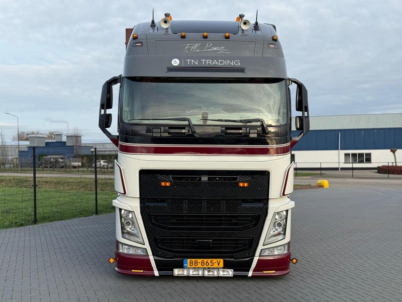 Volvo FH 13.500XL SHOW TRUCK, SPECIAL INTERIOR, TOP STAAT, VOLLUCHT, LAGE KM. - Camião furgão: foto 2 Volvo FH 13.500XL SHOW TRUCK, SPECIAL INTERIOR, TOP STAAT, VOLLUCHT, LAGE KM. - Camião furgão: foto 2