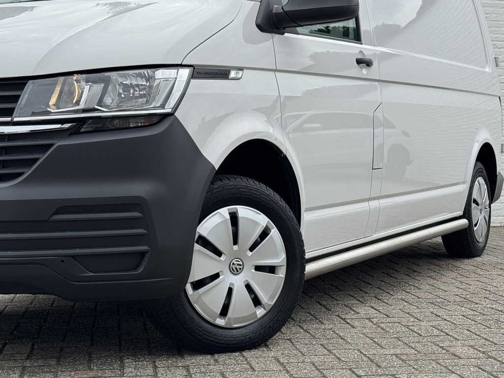 Volkswagen Transporter-2.0 TDI L2H1 28 Comfortline Navigatie Trekhaak Carplay Cruise Airco Lat om lat 4 Seizoenen banden - Furgão: foto 3 Volkswagen Transporter-2.0 TDI L2H1 28 Comfortline Navigatie Trekhaak Carplay Cruise Airco Lat om lat 4 Seizoenen banden - Furgão: foto 3