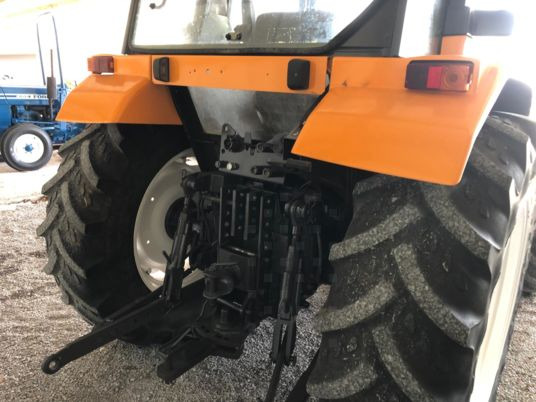Renault CERES 95 X TRACTEUR + CHARGEUR MX80 - Trator: foto 3 Renault CERES 95 X TRACTEUR + CHARGEUR MX80 - Trator: foto 3
