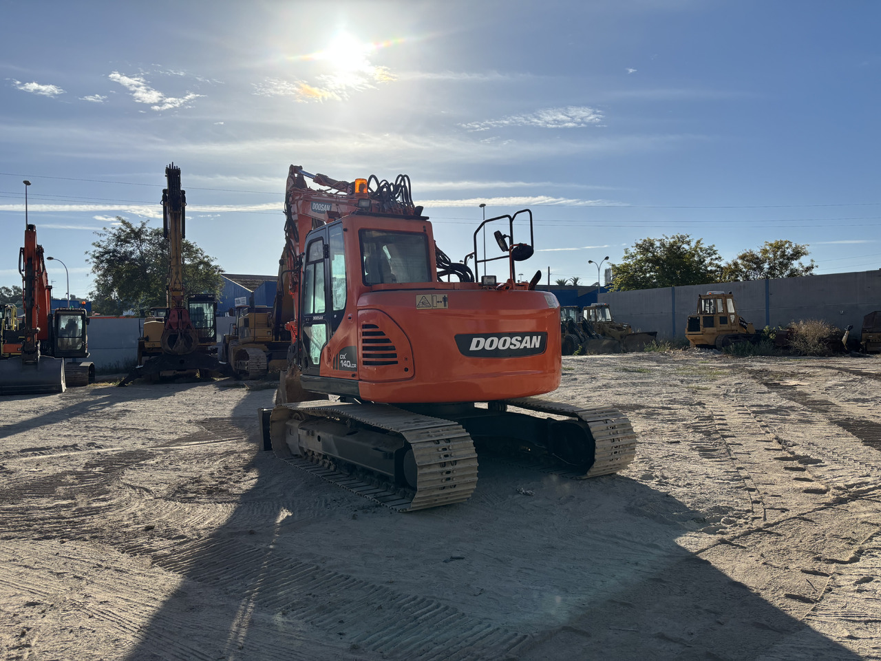 DOOSAN DX140-3 - Escavadora de rastos: foto 3 DOOSAN DX140-3 - Escavadora de rastos: foto 3