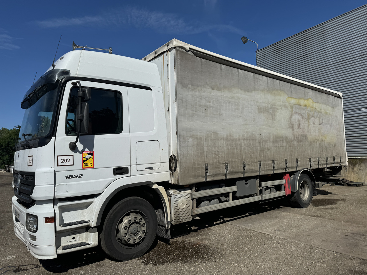 MERCEDES-BENZ ACTROS 1832 - Camião de lona: foto 2 MERCEDES-BENZ ACTROS 1832 - Camião de lona: foto 2