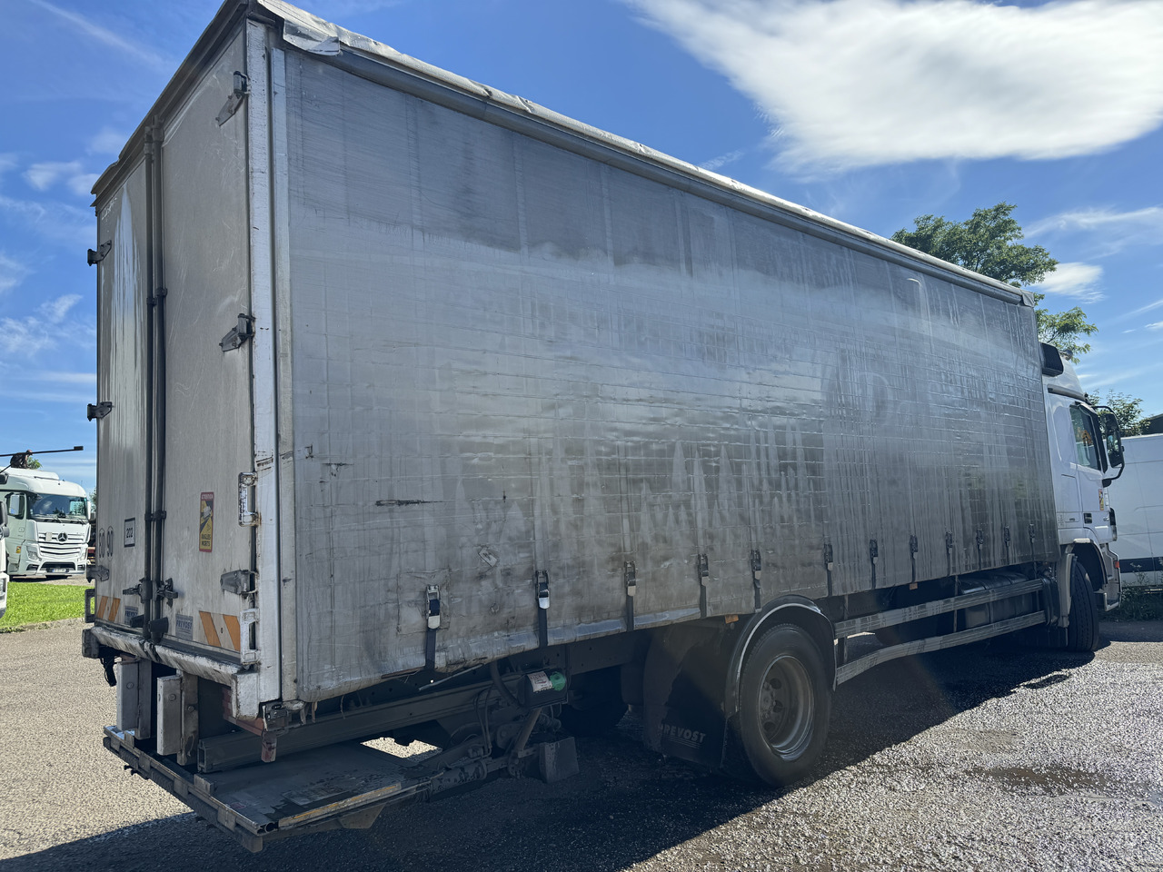 MERCEDES-BENZ ACTROS 1832 - Camião de lona: foto 3 MERCEDES-BENZ ACTROS 1832 - Camião de lona: foto 3