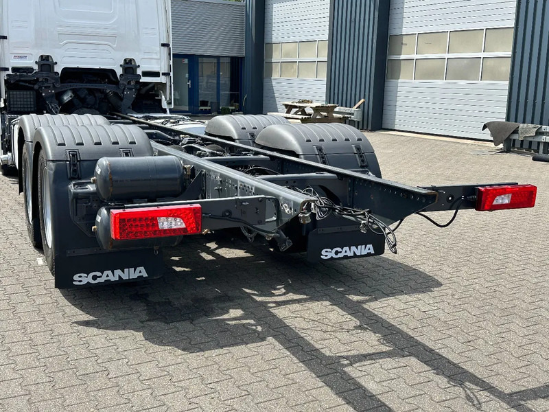 Scania R660 V8 6x4 Chassis with Lift-Axle / Retarder / Wb 4.75 / Full Air / 2 Tank - Camião chassi: foto 5 Scania R660 V8 6x4 Chassis with Lift-Axle / Retarder / Wb 4.75 / Full Air / 2 Tank - Camião chassi: foto 5