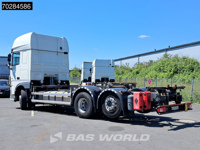 DAF XF 450 6X2 BDF SSC Retarder 2x Tanks Liftachse Standklima LED ACC Euro 6 - Camião transportador de contêineres/ Caixa móvel: foto 2 DAF XF 450 6X2 BDF SSC Retarder 2x Tanks Liftachse Standklima LED ACC Euro 6 - Camião transportador de contêineres/ Caixa móvel: foto 2