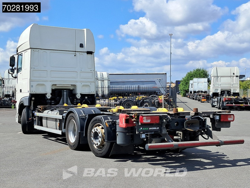 DAF XF 480 6X2 SSC Retarder 2xTanks Lift-Lenkachse ACC Euro 6 - Camião transportador de contêineres/ Caixa móvel: foto 2 DAF XF 480 6X2 SSC Retarder 2xTanks Lift-Lenkachse ACC Euro 6 - Camião transportador de contêineres/ Caixa móvel: foto 2